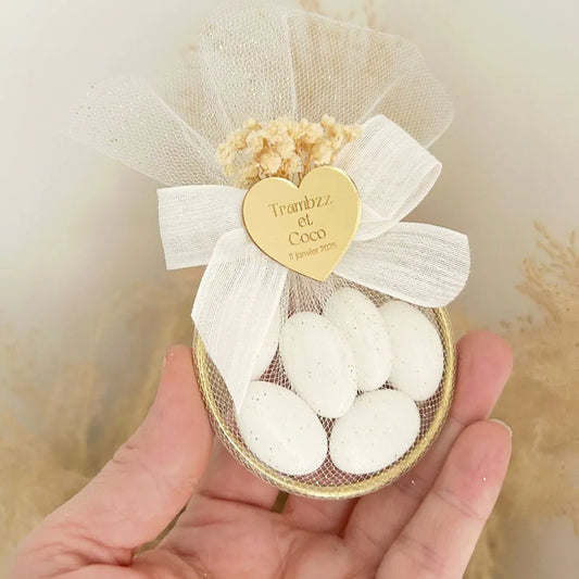 Bianca-Zuckermandeln als personalisiertes Gastgeschenk – elegant verpackt