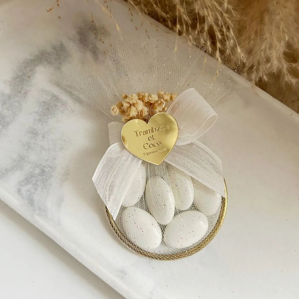 Bianca-Zuckermandeln als personalisiertes Gastgeschenk – elegant verpackt