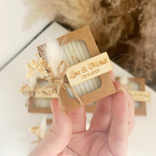 Boho-Seife mit personalisiertem Etikett und natürlicher Dekoration – stilvolles Dankeschön für Gäste