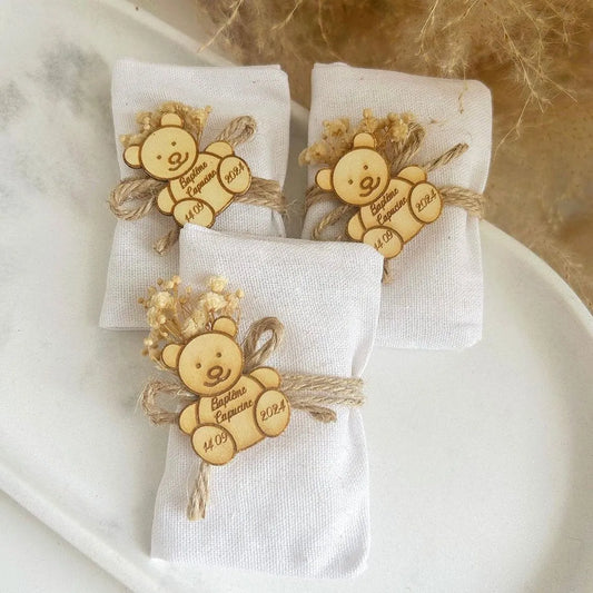 Deliseife als personalisiertes Gastgeschenk zur Kommunion, Taufe und Beschneidungsfeier, elegant im Stoff verpackt