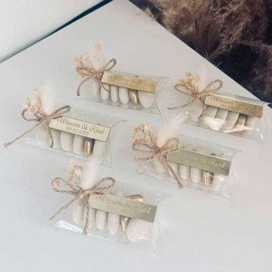 Duchesse-Zuckermandeln als personalisiertes Gastgeschenk – königlich und elegant verpackt