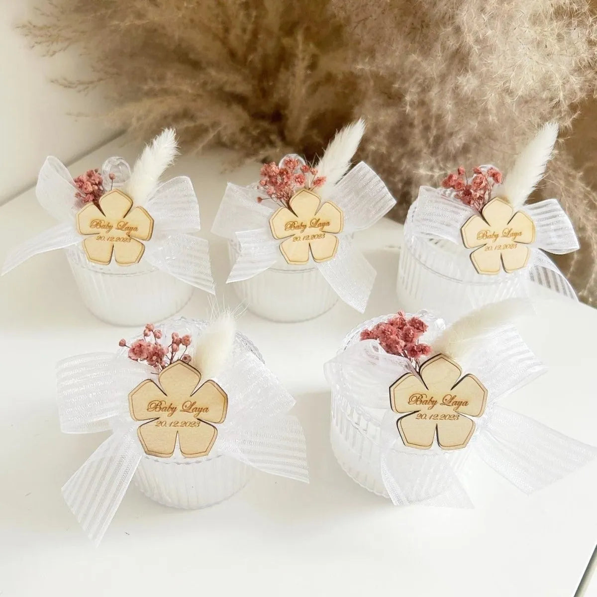 Florina-Kerze als personalisiertes Gastgeschenk für Kommunion oder Taufe – edel und elegant