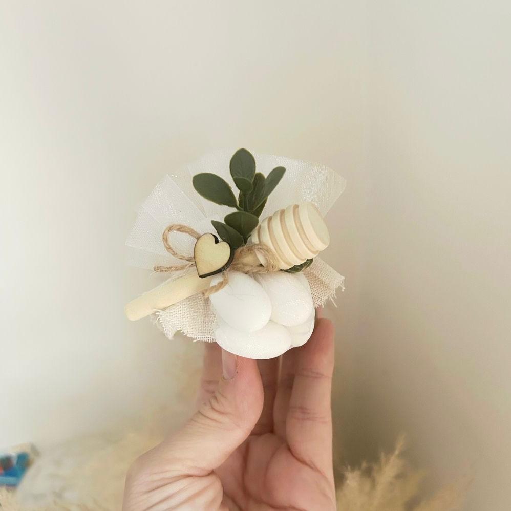 Gastgeschenk zur Hochzeit: Honigglas mit Zuckermandeln „Duo Zärtlichkeit“, stilvolle Tischdeko und Dankeschön für Gäste
