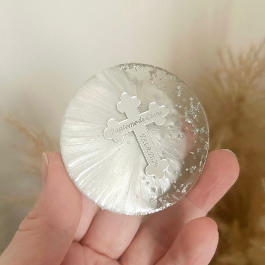 Personalisierter Silberkreuz-Magnet als religiöses Gastgeschenk, stilvolle Tischdeko für Ihre Gäste