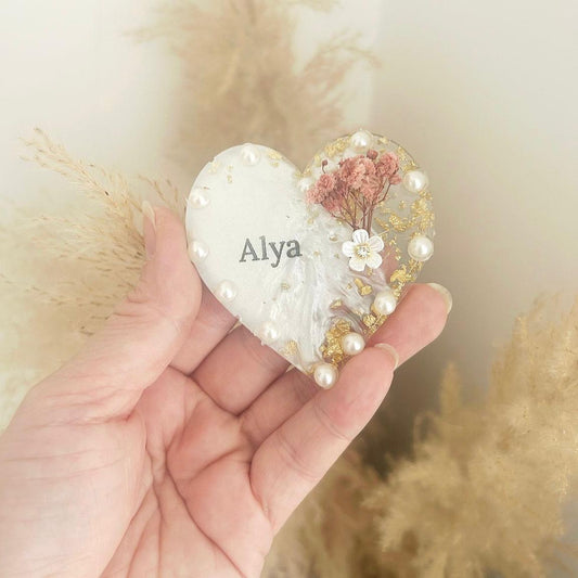 Gastgeschenk zur Taufe oder zum Geburtstag: Perlen-Magnet personalisiert mit Name, stilvolles Dankeschön für Gäste