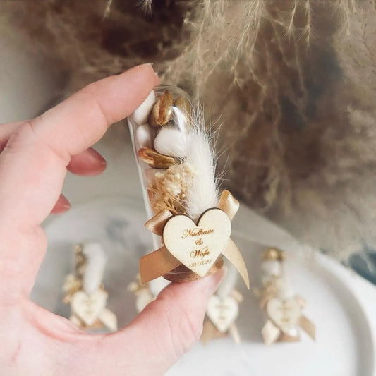 Glöckchen-Zuckermandeln als personalisiertes Gastgeschenk für Kommunion oder Hochzeit – elegant verpackt