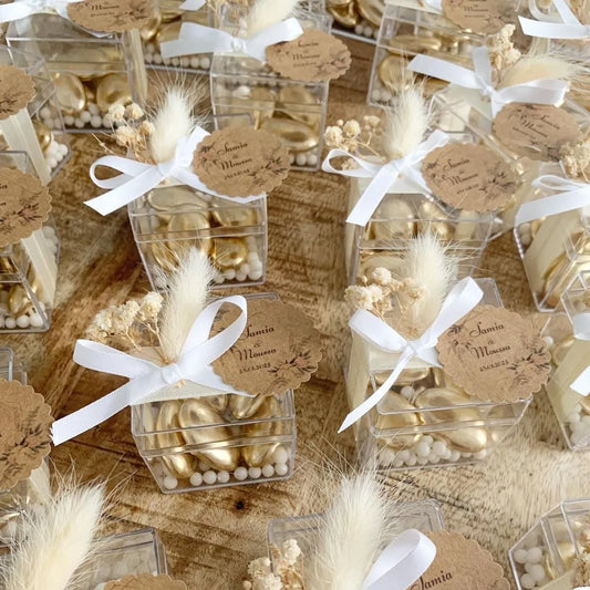 Goldene Zuckermandeln als personalisiertes Gastgeschenk zur Hochzeit – edel verpackt