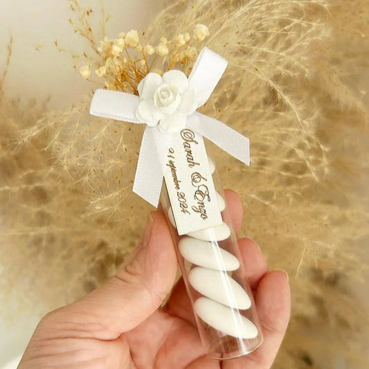 Jasmin-Zuckermandeln als personalisiertes Gastgeschenk mit Gravur – elegant und stilvoll