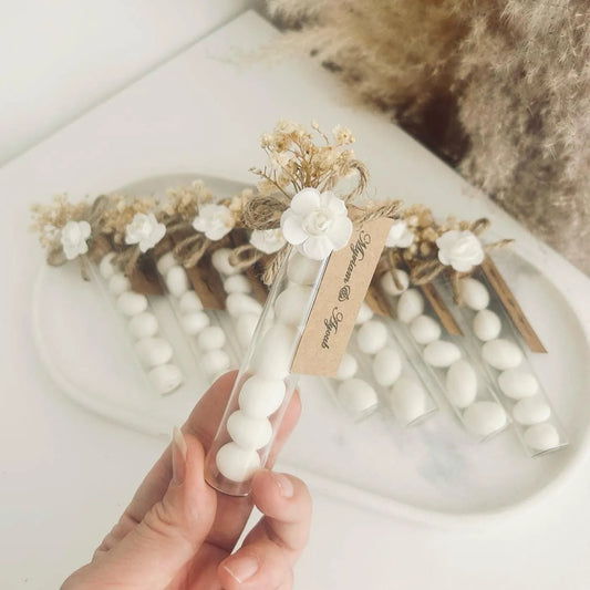 Lia-Zuckermandeln als personalisiertes Gastgeschenk – zart und elegant verpackt