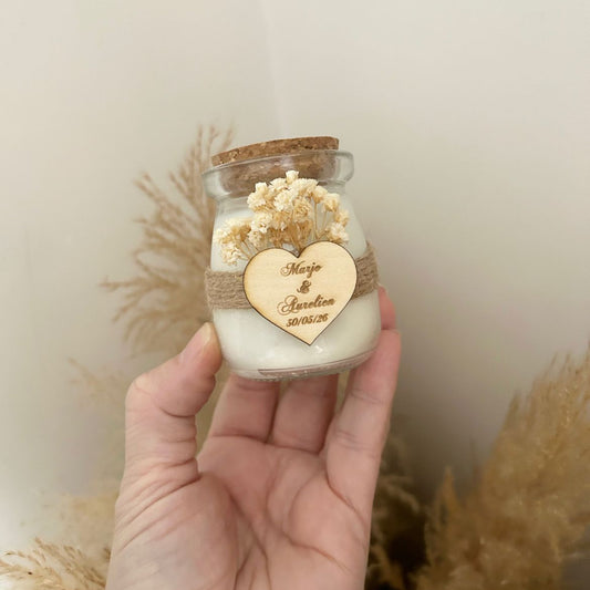 Lovely Kerze mit Trockenblumen, Naturkordel und Korkdeckel als Gastgeschenk