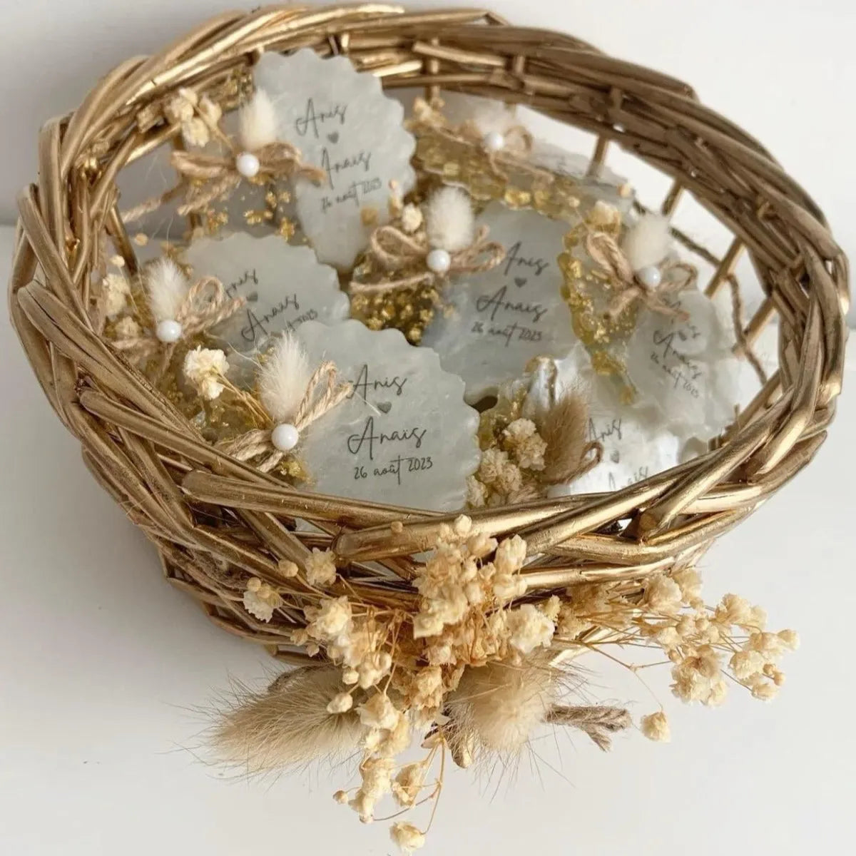 Magnet Flora als personalisiertes Gastgeschenk für Hochzeit, Taufe, Kommunion und Geburtstag, mit floraler Dekoration und eleganten Details