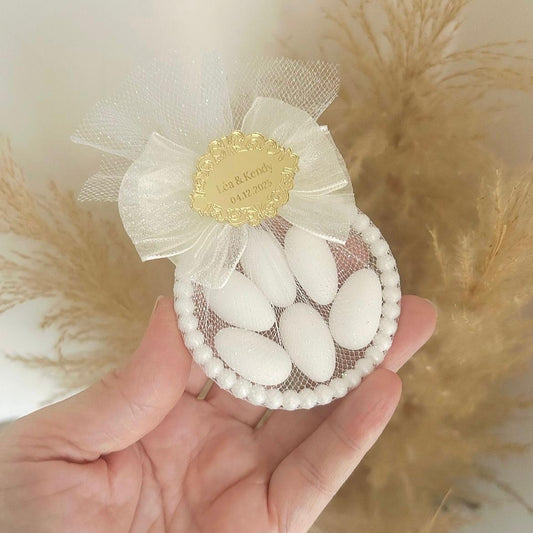 Personalisierte Zuckermandeln als Gastgeschenk zur Hochzeit, Perle Pure, runde Box mit Schleife, stilvolles Dankeschön für Gäste
