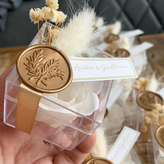 Seifenrose Ähre als edles Gastgeschenk für Hochzeit und Taufe, mit goldenem Wachssiegel und Satinband