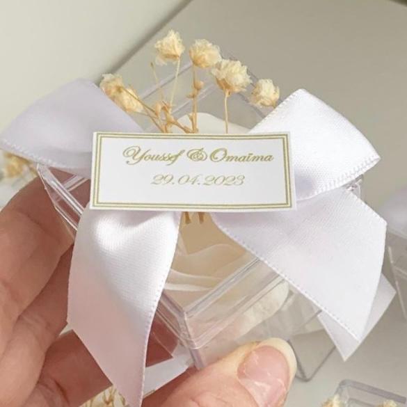 MON CADEAU INVITE - Personalisierte Seifenrose Antoinette in transparenter Box mit weißer Schleife, Etikett und getrockneten Blumen, elegantes Gastgeschenk für Hochzeit oder besonderes Event