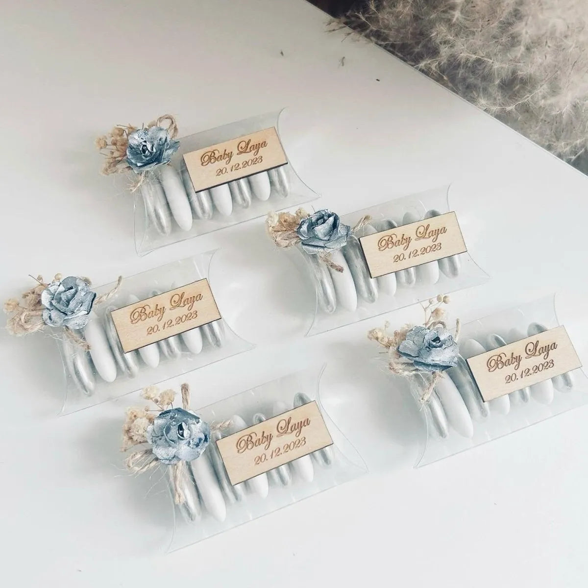 Silber-Primel-Zuckermandeln als personalisiertes Gastgeschenk – edel und stilvoll