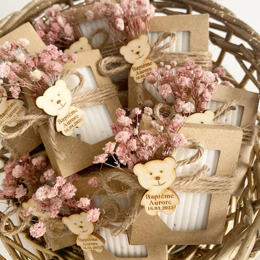 Teddybär-Seife als personalisiertes Gastgeschenk für Hochzeit, Taufe und Kommunion, dekoriert mit getrockneten Blumen