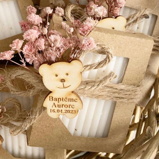 Teddybär-Seife als personalisiertes Gastgeschenk für Hochzeit, Taufe und Kommunion, dekoriert mit getrockneten Blumen