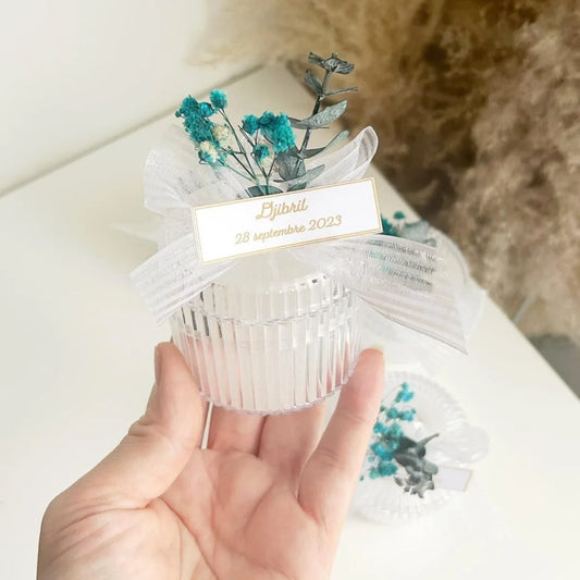 Turquoise-Kerze als personalisiertes Gastgeschenk – strahlende Akzente und elegant