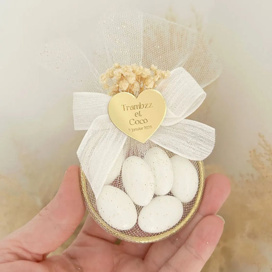 Bianca-Zuckermandeln als personalisiertes Gastgeschenk – elegant verpackt