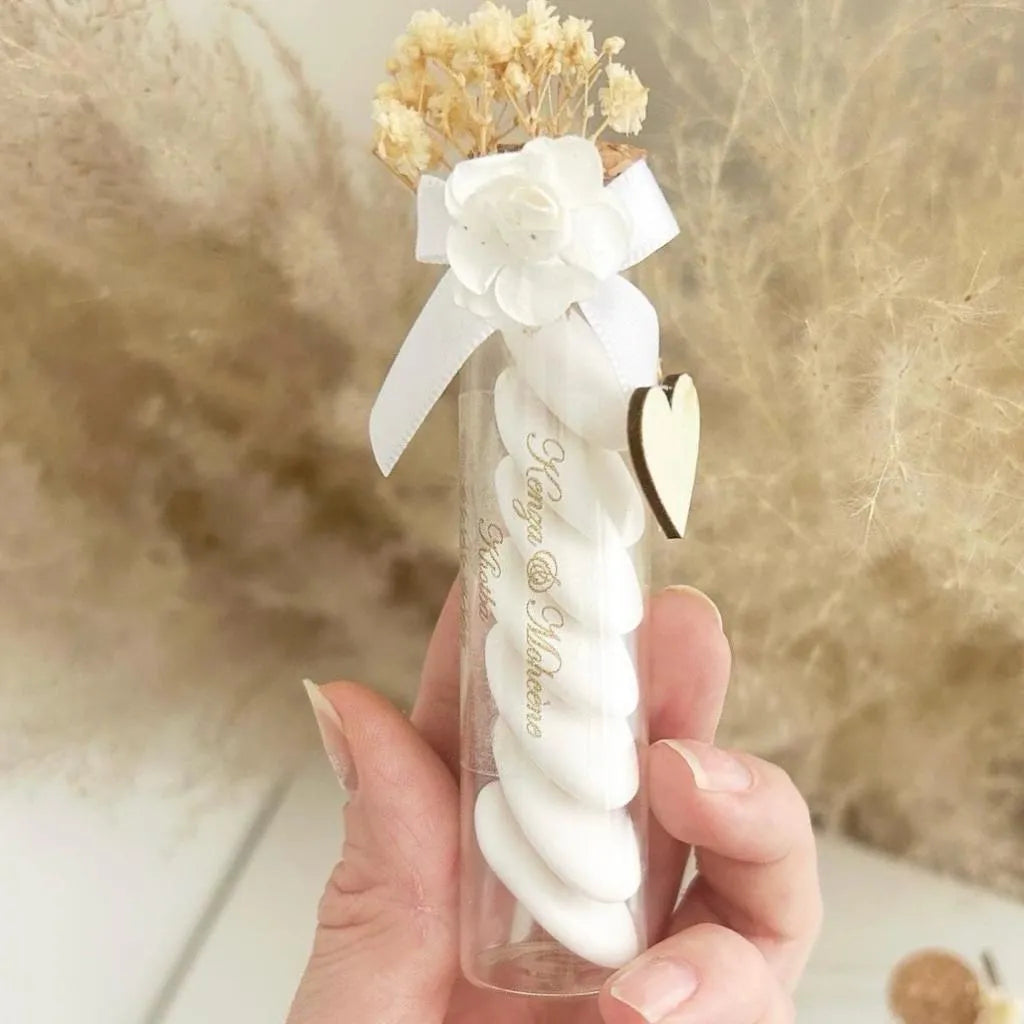 Blanco-Zuckermandeln als personalisiertes Gastgeschenk zur Hochzeit – elegant in Weiß
