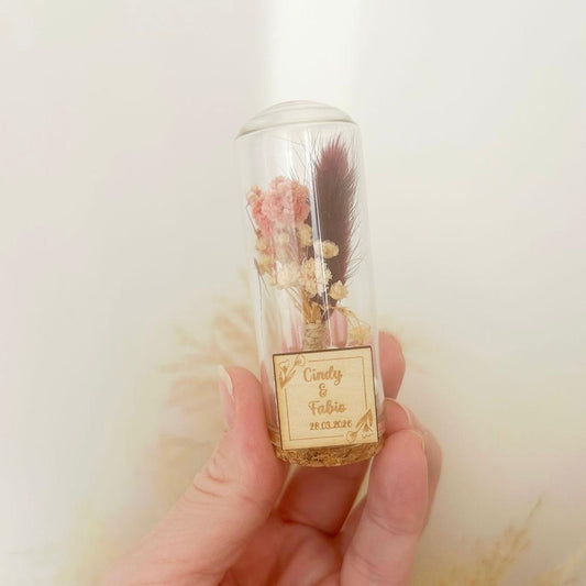 Boho-Glasglocke als Hochzeits-Gastgeschenk „Hippie Chic“, mit Schleife und Etikett, liebevolles Andenken