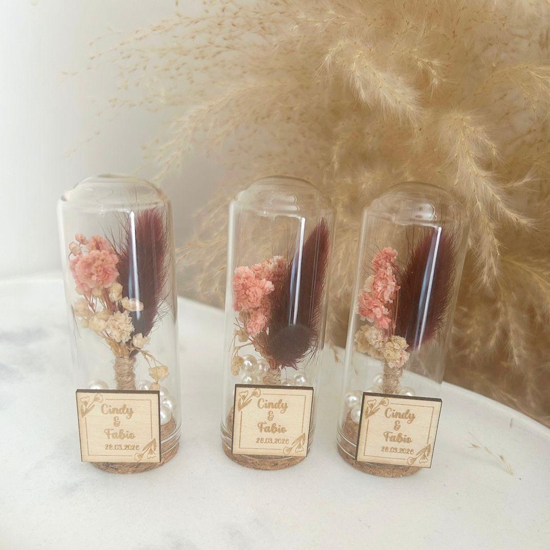 Gastgeschenk zur Hochzeit: Glasglocke „Hippie Chic“ personalisiert, stilvolles Dankeschön für Ihre Gäste