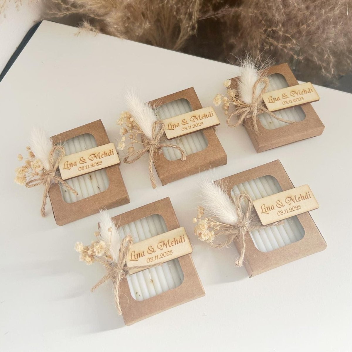 Personalisierte Boho Seife in Kraftbox mit Juteband, Feder und getrockneten Blumen, elegantes Gastgeschenk für Hochzeit oder besonderes Event