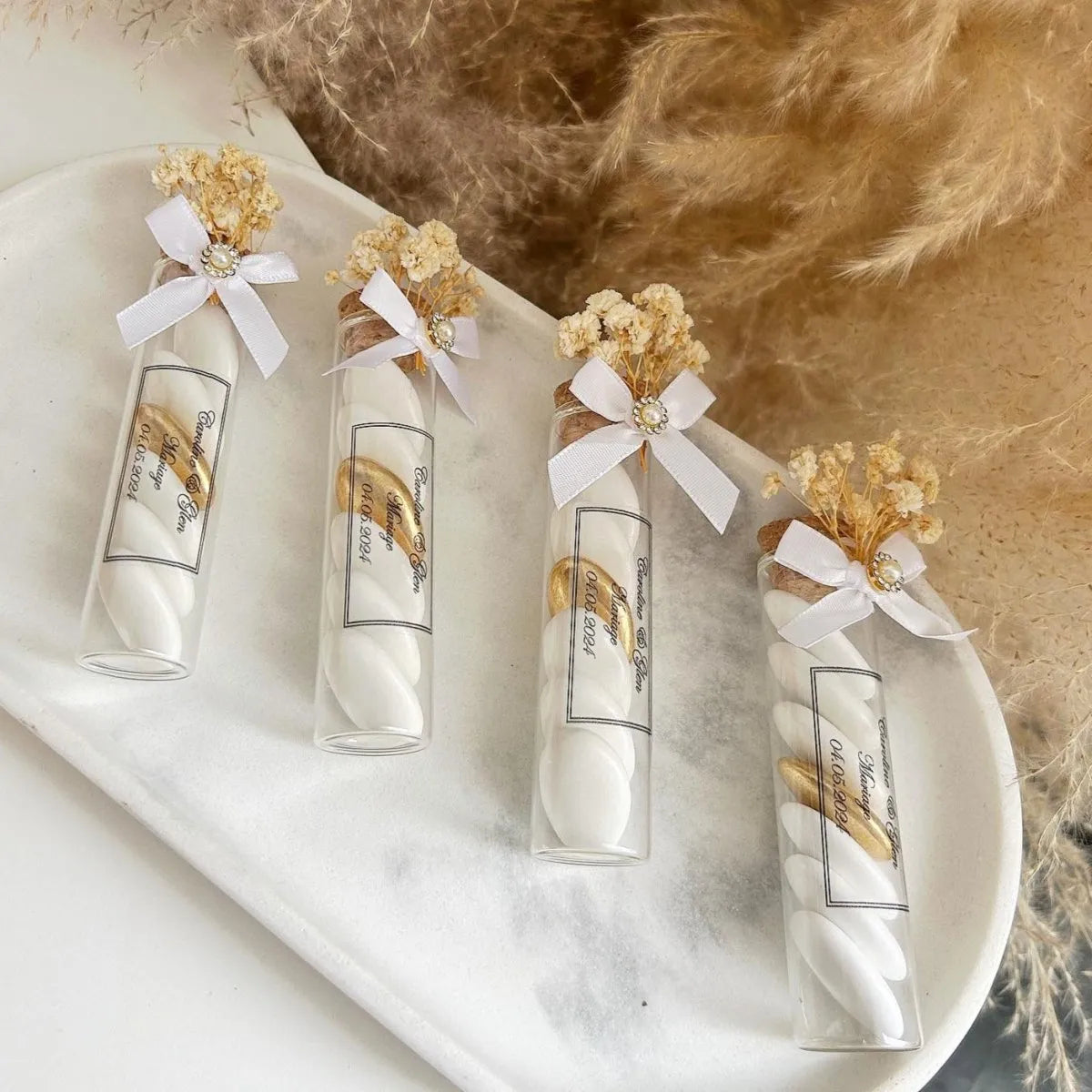 Champagner-Zuckermandeln als personalisiertes Gastgeschenk zur Hochzeit – elegant verpackt
