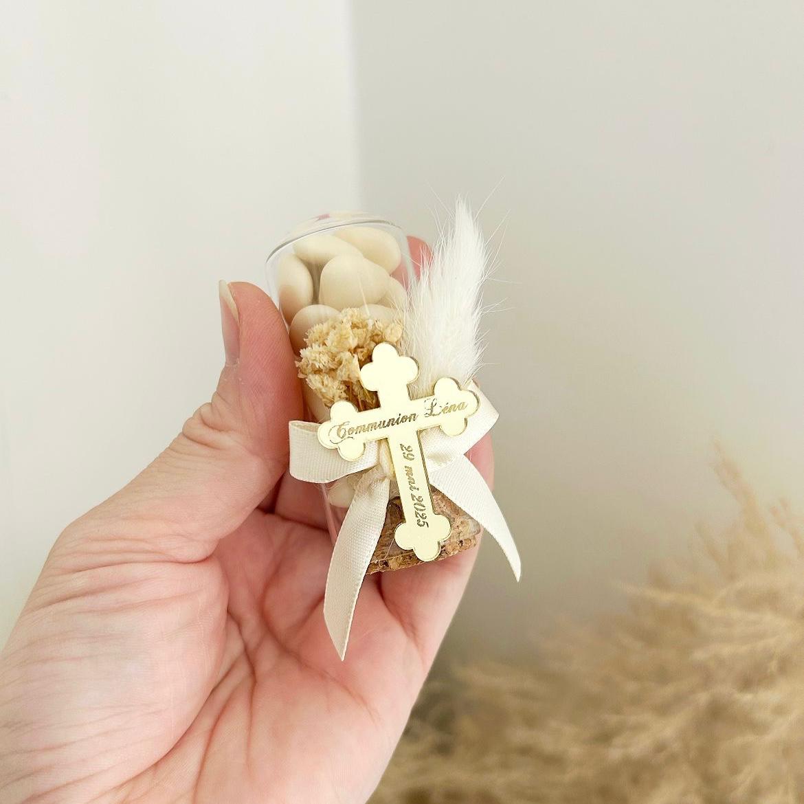 Christliches Hochzeits-Gastgeschenk: Zuckermandeln unter Glasglocke mit Kreuz, elegantes Andenken für Gäste