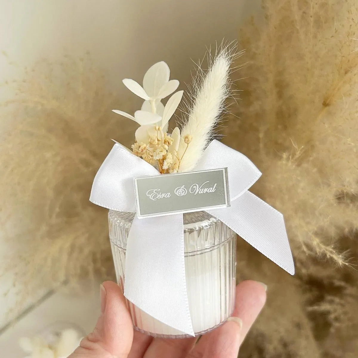 Dahlia-Kerze als personalisiertes Gastgeschenk zur Hochzeit – edel und elegant