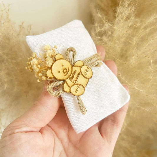 Deliseife als personalisiertes Gastgeschenk zur Kommunion, Taufe und Beschneidungsfeier, elegant im Stoff verpackt