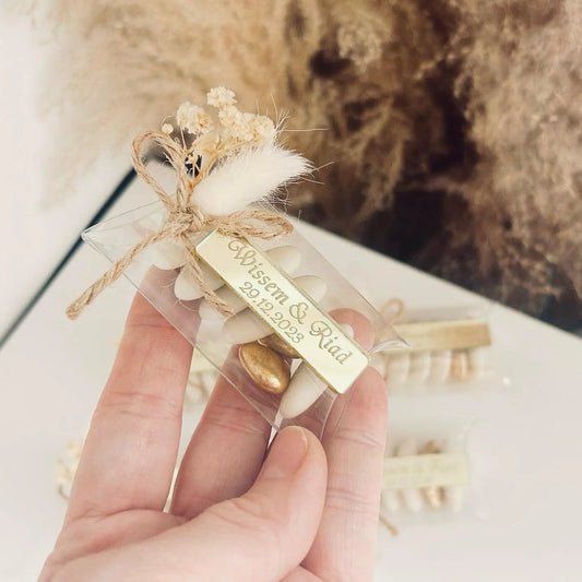 Duchesse-Zuckermandeln als personalisiertes Gastgeschenk – königlich und elegant verpackt