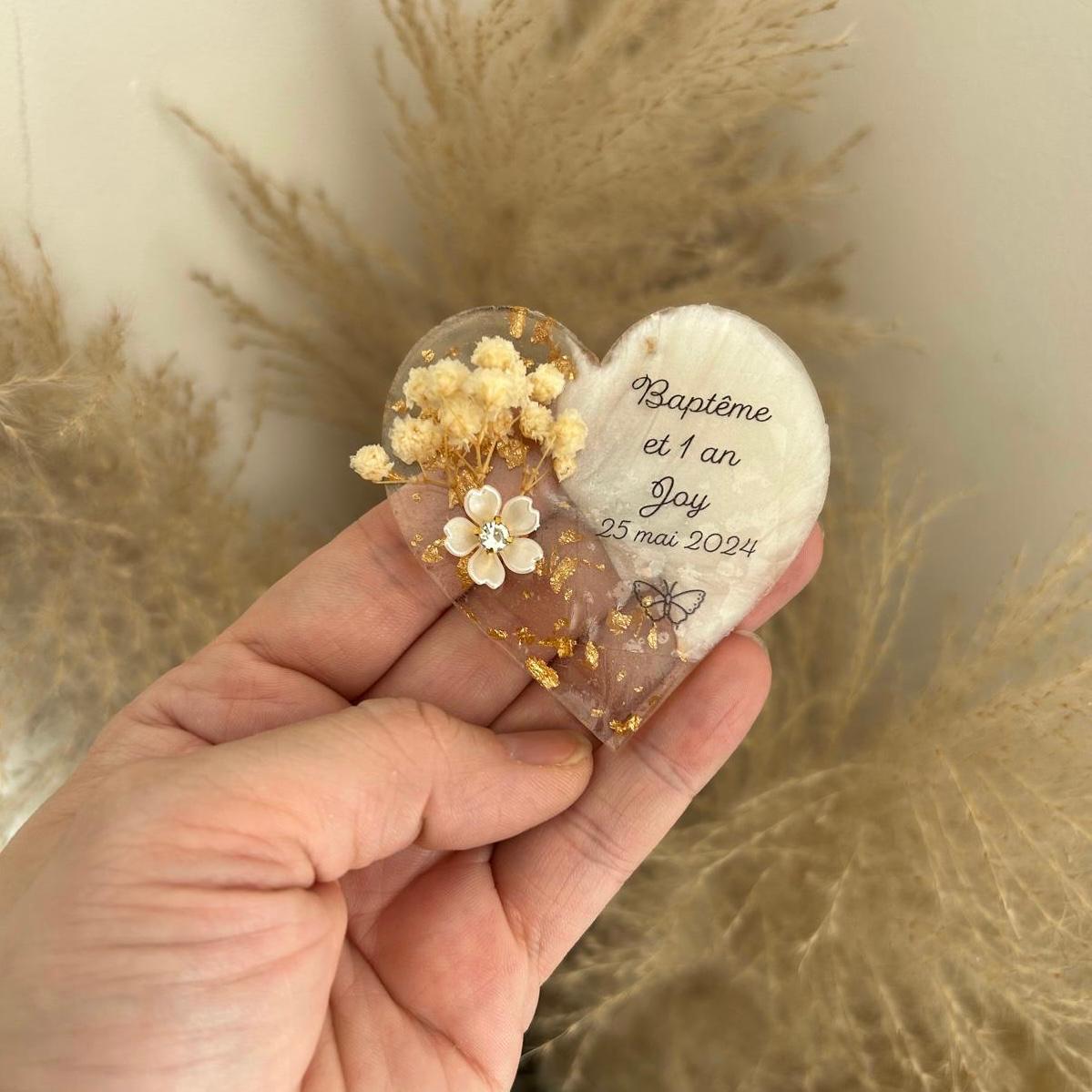 Personalisierter Flora Magnet in Herzform mit Trockenblumen als elegantes Gastgeschenk