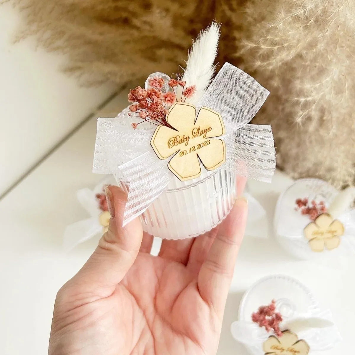 Florina-Kerze als personalisiertes Gastgeschenk für Kommunion oder Taufe – edel und elegant