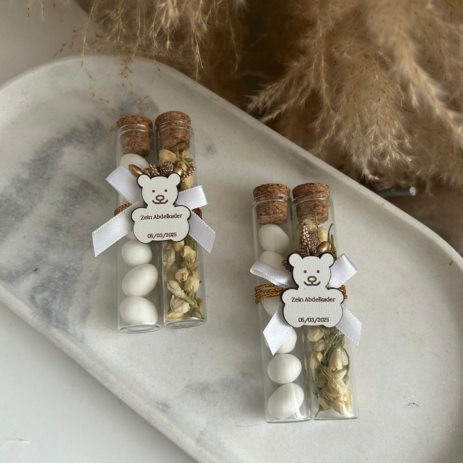 Gastgeschenk zur Geburt oder Taufe: Teddybär-Duo Zuckermandeln im Röhrchen mit Schleife und Etikett, süßes Andenken