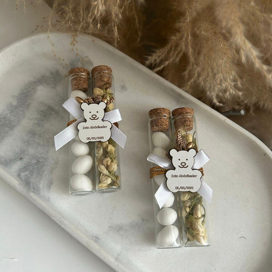 Gastgeschenk zur Geburt oder Taufe: Teddybär-Duo Zuckermandeln im Röhrchen mit Schleife und Etikett, süßes Andenken