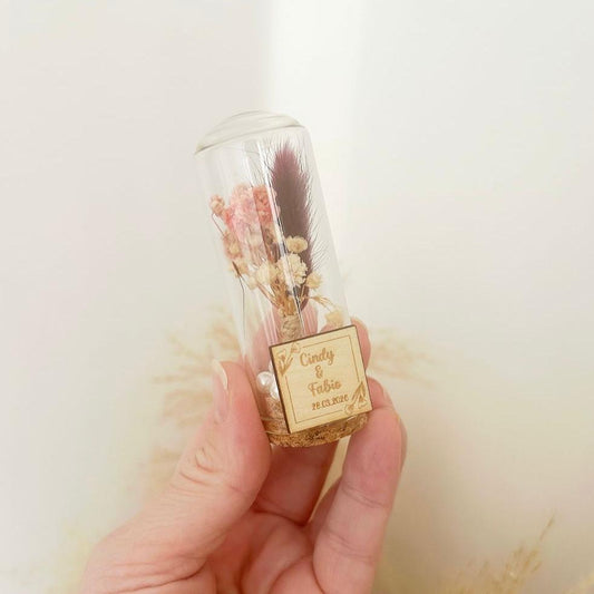 Gastgeschenk zur Hochzeit: Glasglocke „Hippie Chic“ personalisiert, stilvolles Dankeschön für Ihre Gäste