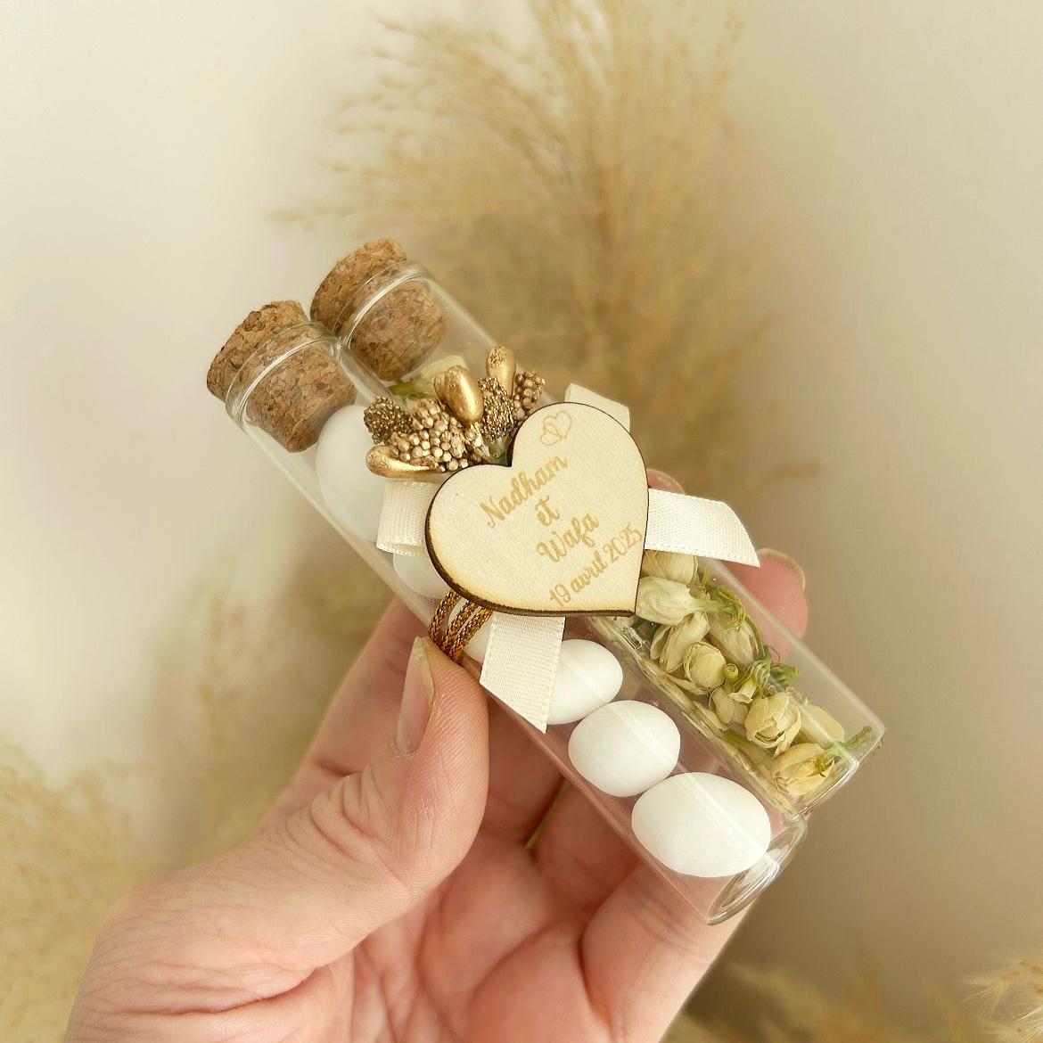 Gastgeschenk zur Hochzeit: Zuckermandeln „Duo Eleganz“ in Weiß und Gold, elegant dekoriert
