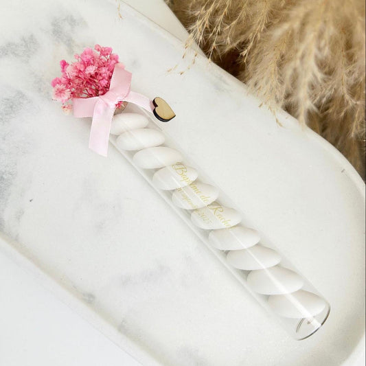 Gastgeschenk zur Hochzeit: Zuckermandeln „Lange Süße“ im langen, feinen Format, personalisiert, stilvolle Tischdeko