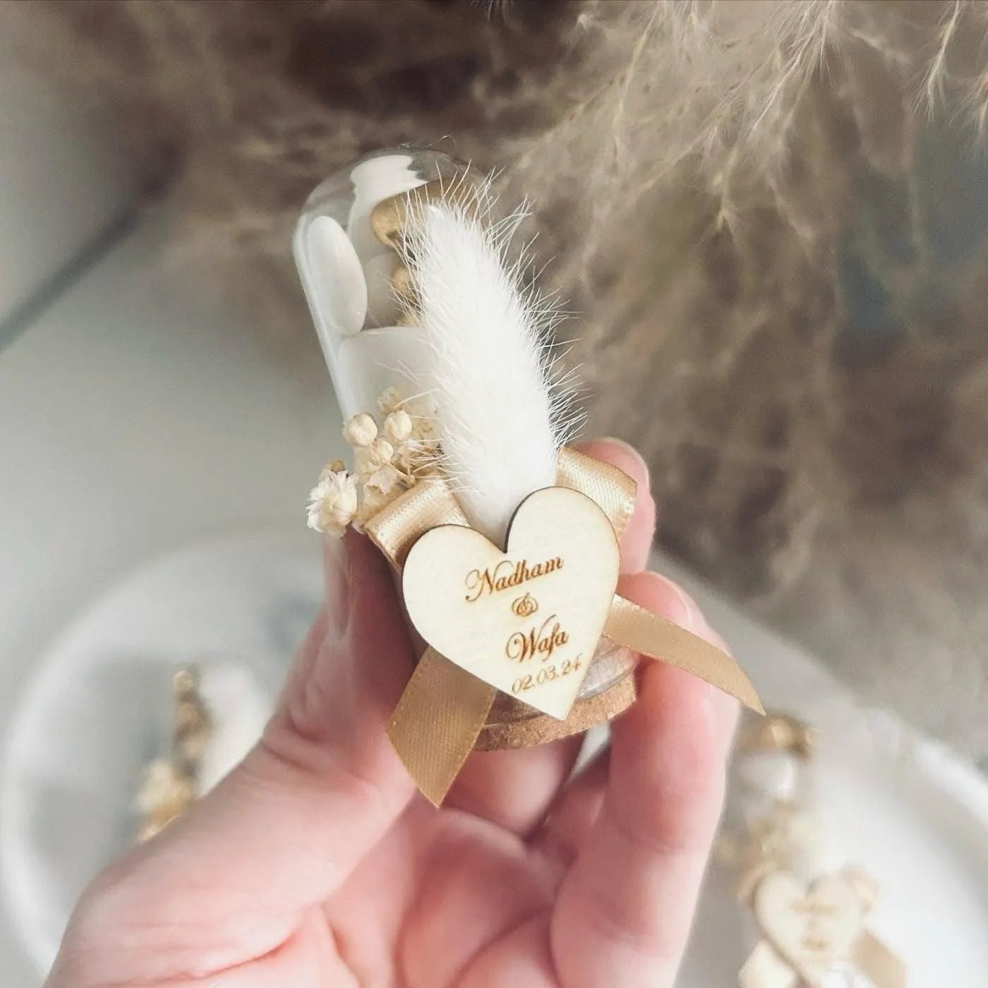 Glöckchen-Zuckermandeln als personalisiertes Gastgeschenk für Kommunion oder Hochzeit – elegant verpackt