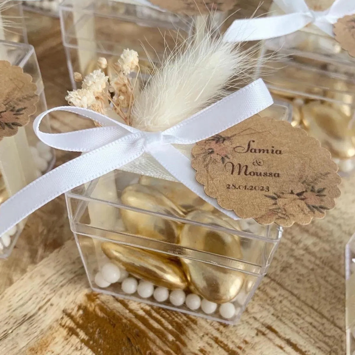 Goldene Zuckermandeln als personalisiertes Gastgeschenk zur Hochzeit – edel verpackt