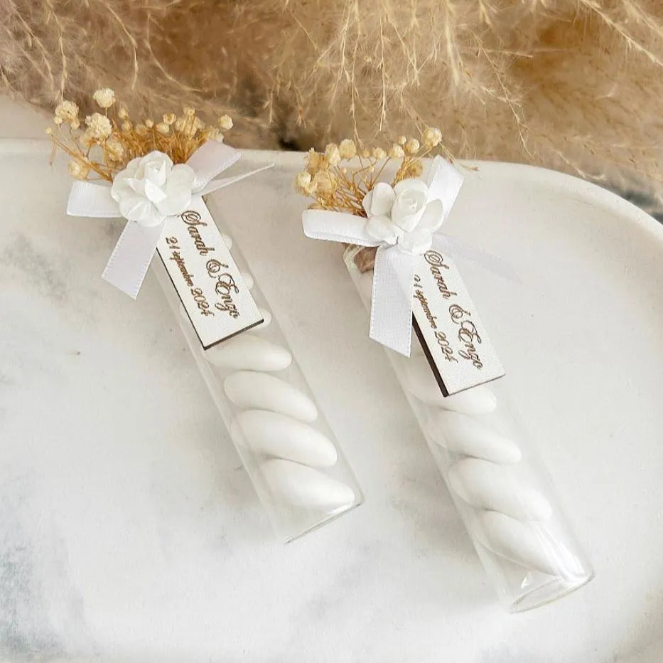 Jasmin-Zuckermandeln als personalisiertes Gastgeschenk mit Gravur – elegant und stilvoll