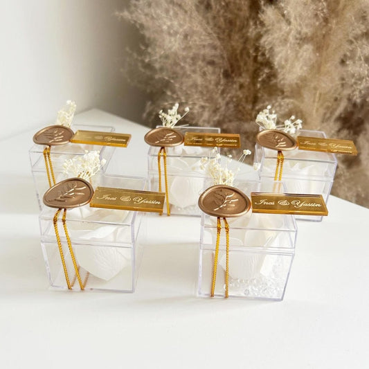 Königliche Seifenrose als edles Gastgeschenk für Hochzeit und Taufe, im transparenten Etui mit goldenen Details