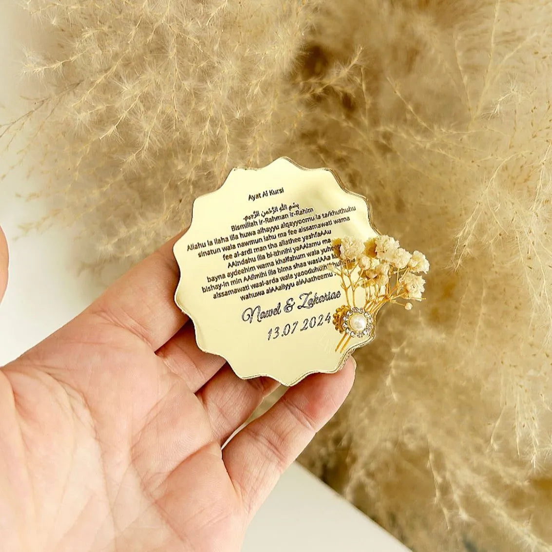 Magnet Eya als personalisiertes Gastgeschenk zur Hochzeit, mit eleganter Gravur und goldenen Details