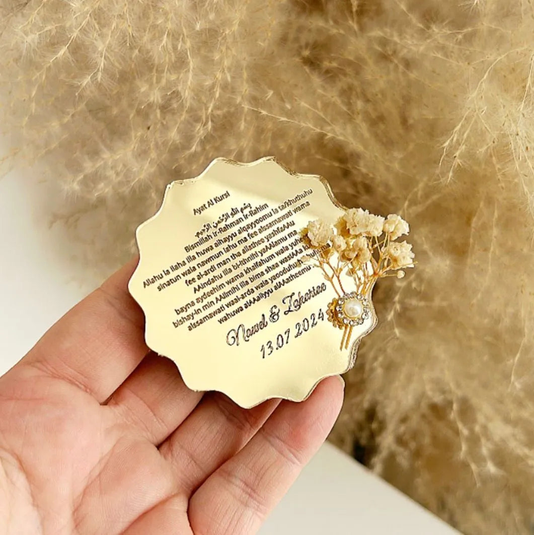 Magnet Eya als personalisiertes Gastgeschenk zur Hochzeit, mit eleganter Gravur und goldenen Details