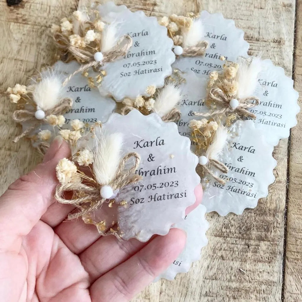 Magnet Flora als personalisiertes Gastgeschenk für Hochzeit, Taufe, Kommunion und Geburtstag, mit floraler Dekoration und eleganten Details