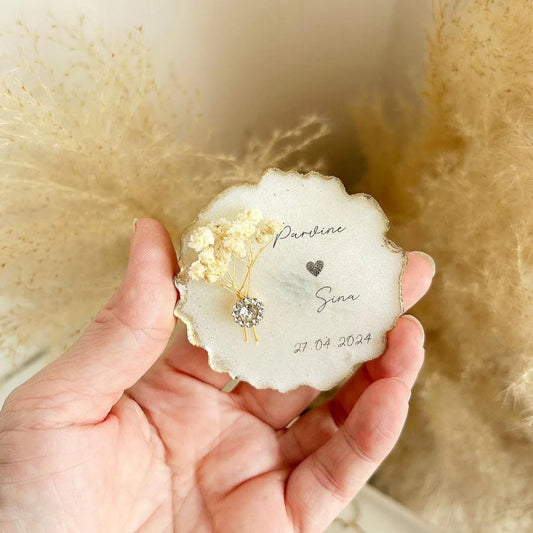Magnet Perla als personalisiertes Gastgeschenk für Hochzeit, Taufe und Kommunion, mit elegantem Design und goldenen Details