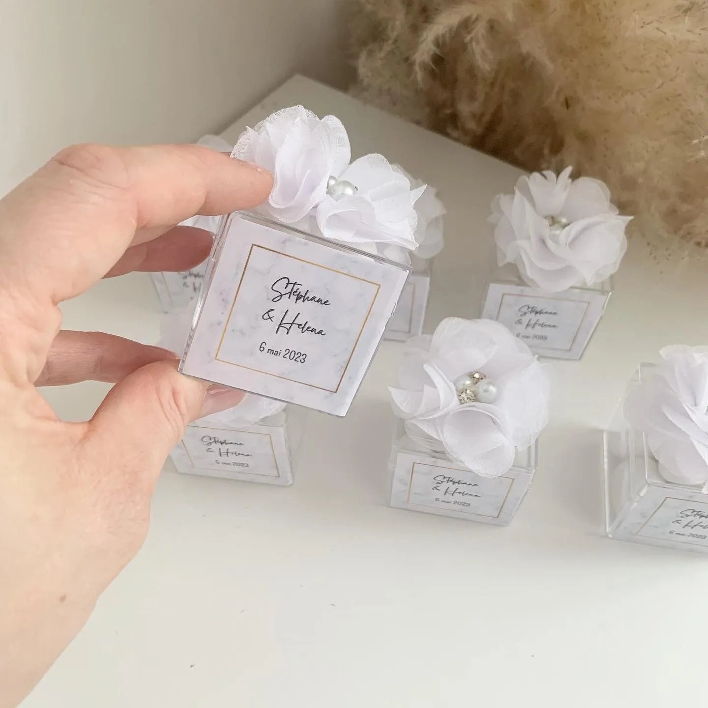 Marmor-Zuckermandeln als personalisiertes Gastgeschenk zur Hochzeit – marmoriert und elegant