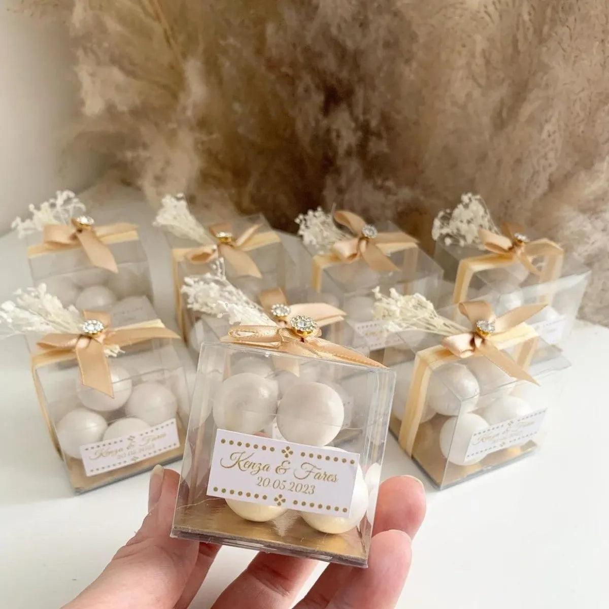 Mitva-Zuckermandeln als personalisiertes Gastgeschenk zur Hochzeit – elegant verpackt