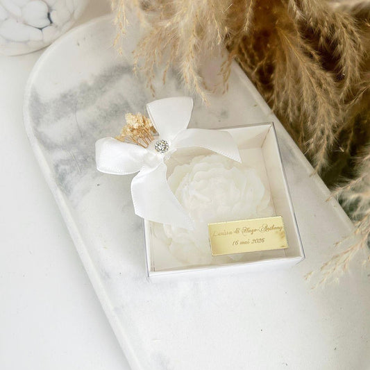 Personalisierte Duftkerze „Schnee-Rose-Kerze“ als Gastgeschenk zur Hochzeit, liebevolles Dankeschön für Gäste